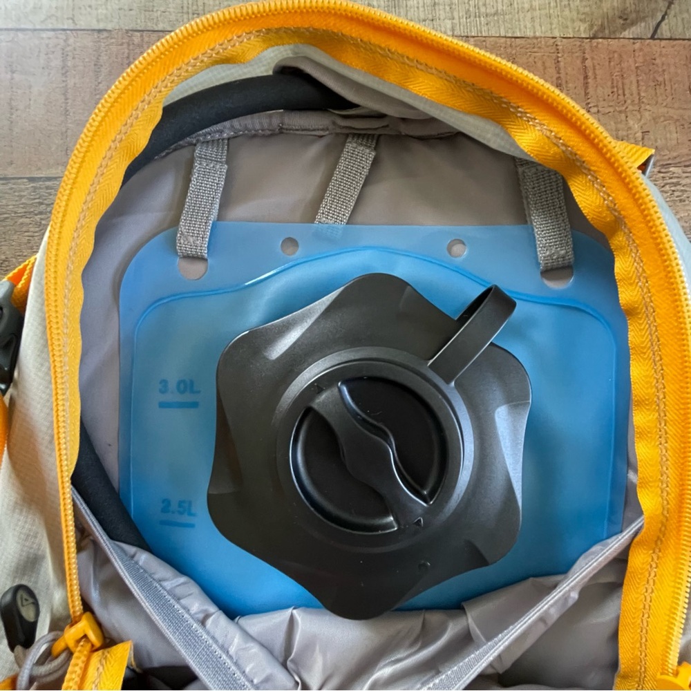 ALPS Mountaineering Hydro Trail 15 3L Hydration Reservoir Backpack NEW with Tags - Picture 6 of 8